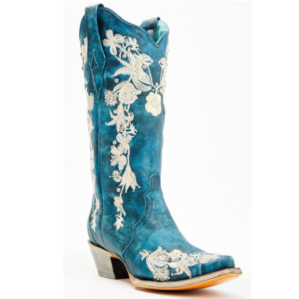 Luxe Corral blue embroidered cowboy boots • new!
